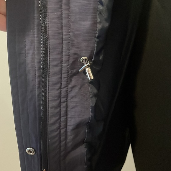 Rain coat - Picture 5 of 13